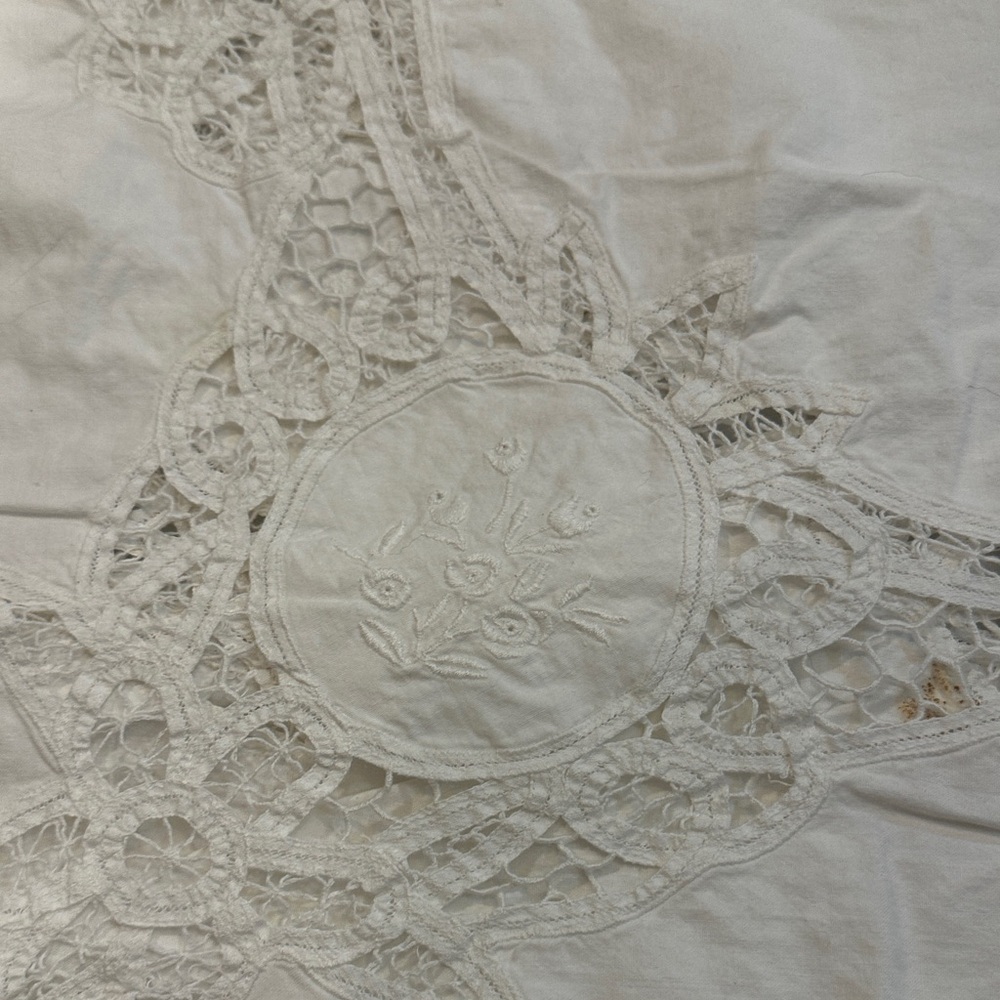 Elegant White Lace Table Cloth